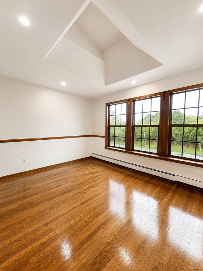 Building Photo - 676 Bohemia Pkwy