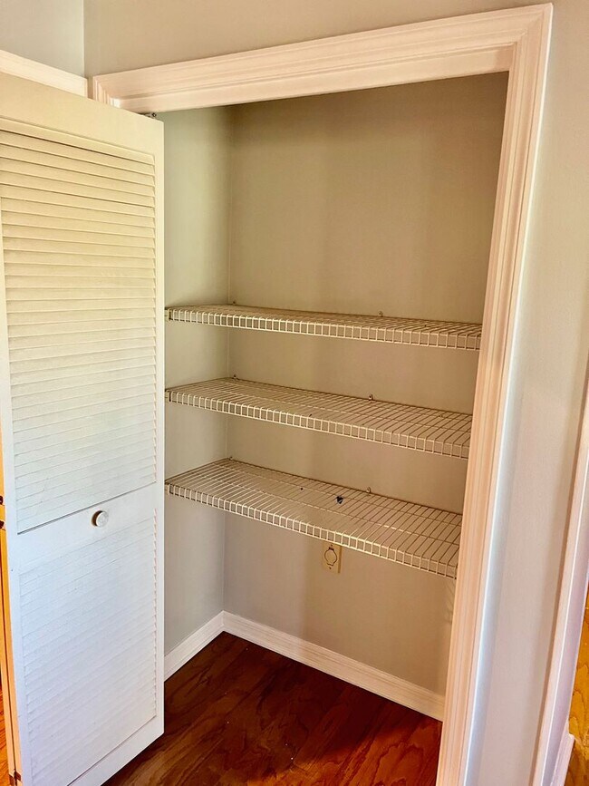 Building Photo - Luxurious Rustic 3300sqft  4BR/3.5BA/Oversized 2 Car Garage on 1.5 Acres!