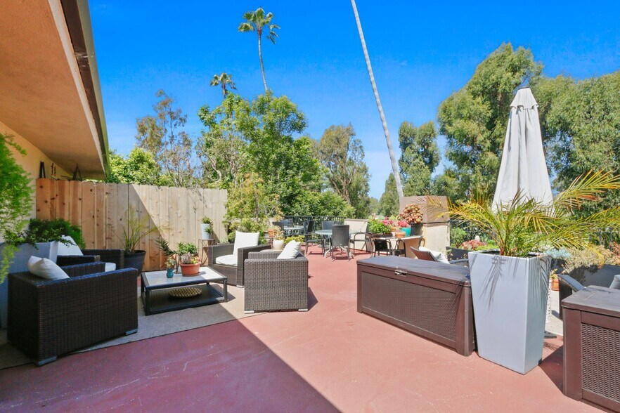 Building Photo - 12246 Montana Ave