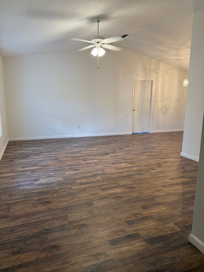 Building Photo - 2220 Jackson Heights Dr