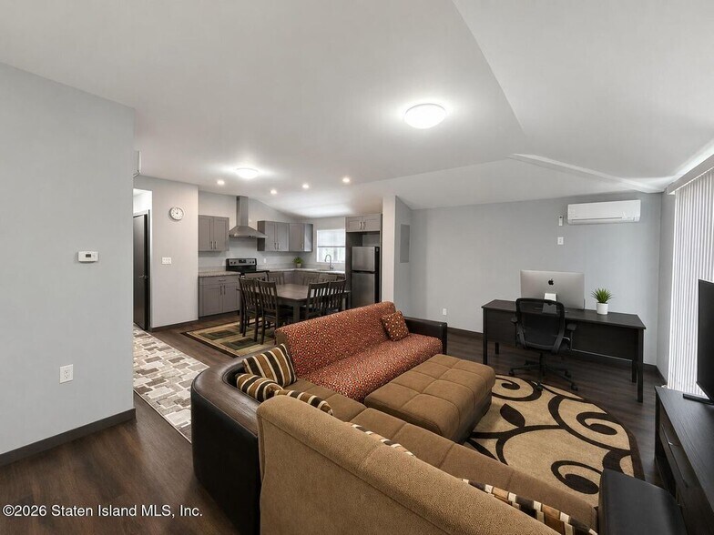 Building Photo - 2981 Hylan Blvd