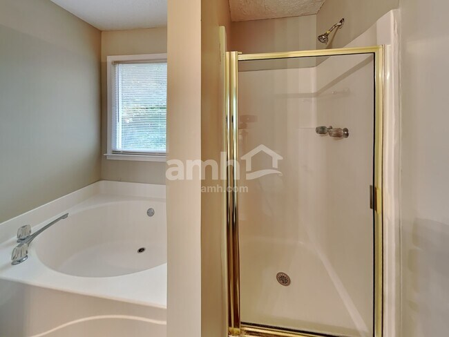 Building Photo - 3032 Crystal Gate Pl