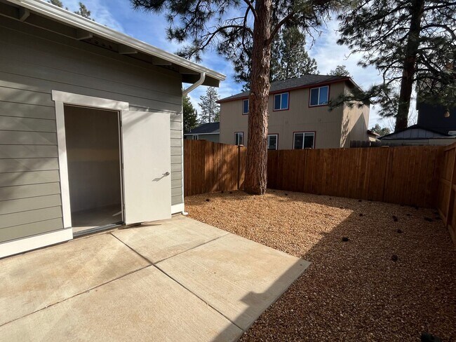 Building Photo - New Construction Townhome in NW Bend