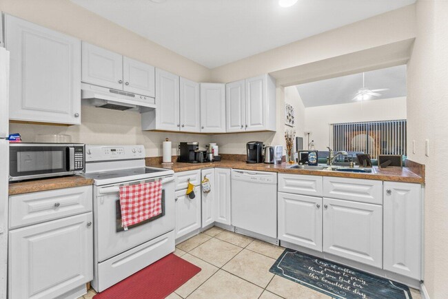 Building Photo - 608 Lakeview Dr E