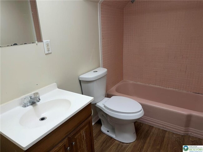 Building Photo - 1201 E 4th St