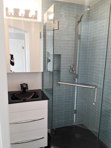 Master Bathroom - 1580 Great Hwy