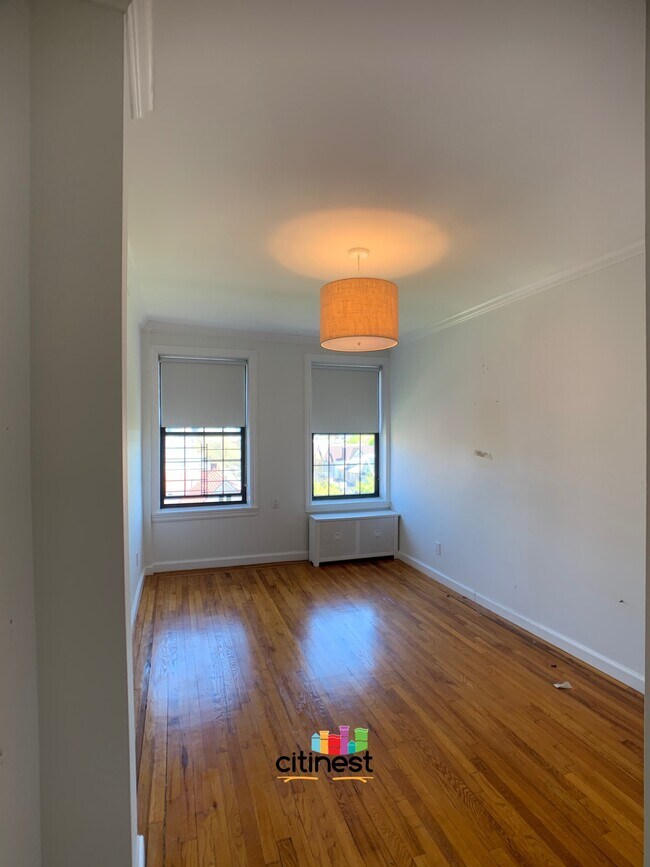 Building Photo - 9214 Ridge Blvd