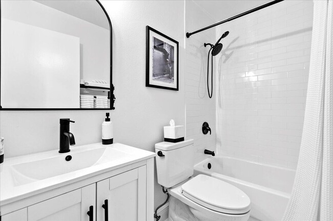 Building Photo - 2542 Bedford Mews Dr