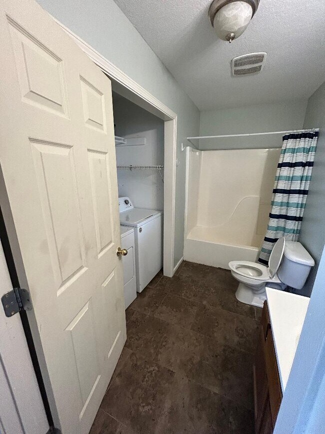 Building Photo - 103 Jewel Cove