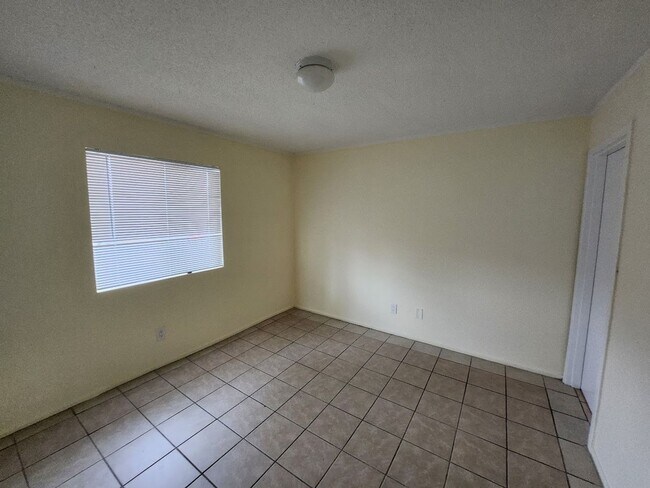 Building Photo - 2725 E Tierra Buena Ln