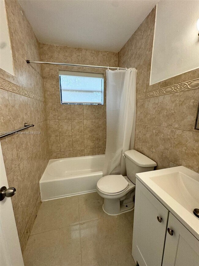 Building Photo - 13824 NE Miami Ct