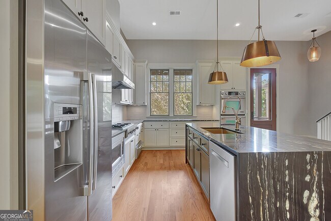 Building Photo - 10659 Serenbe Ln