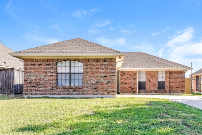 Building Photo - 308 Southlake Dr