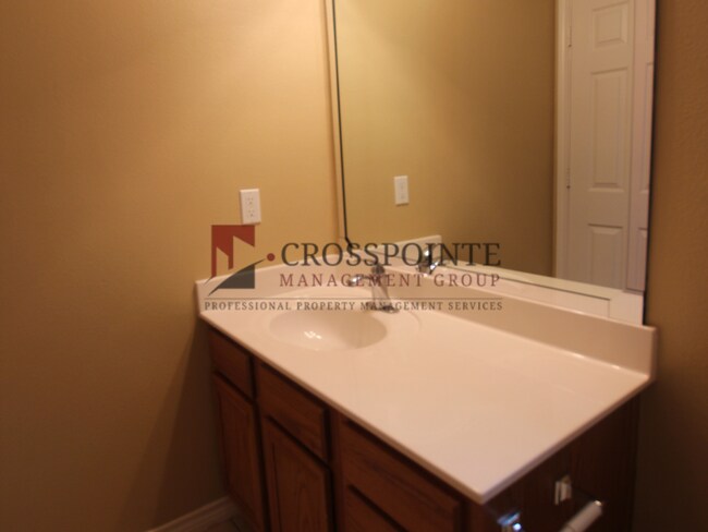 Building Photo - Available! 3 Bedroom Home in Flint!