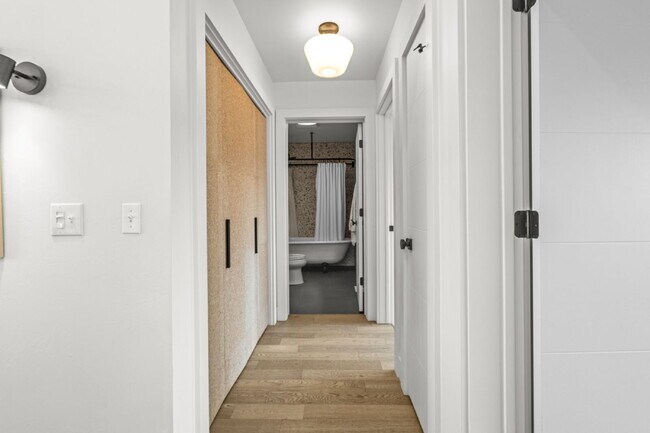 Building Photo - Modern Luxury in this end unit Blondie Condo