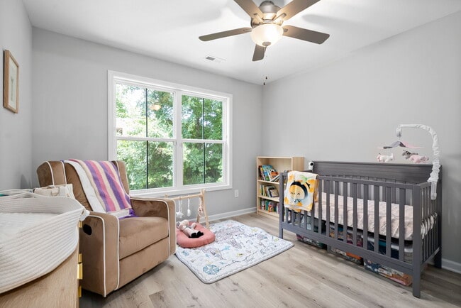 Building Photo - 418 Oak St