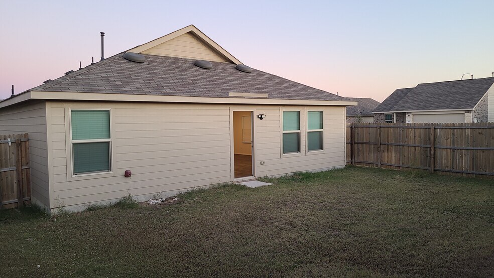 Building Photo - 14301 Saddlebred Way