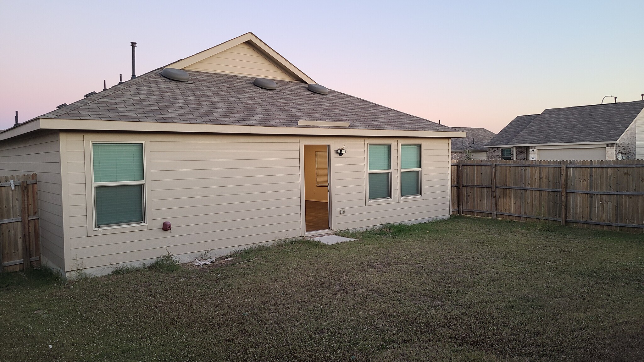 Building Photo - 14301 Saddlebred Way