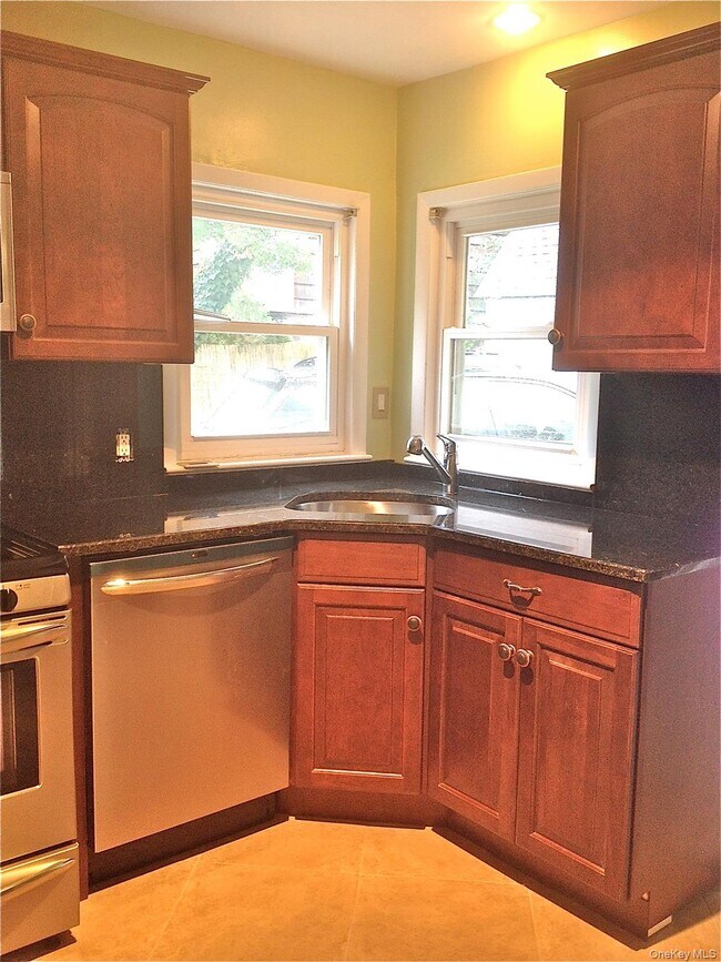 Building Photo - 15 Maple Grove St