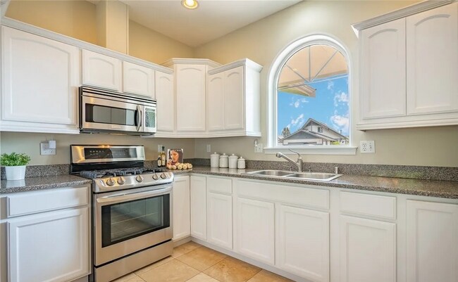 Building Photo - A Beautiful 3-bedroom 2 bath Birch Bay Village! Short term lease available.