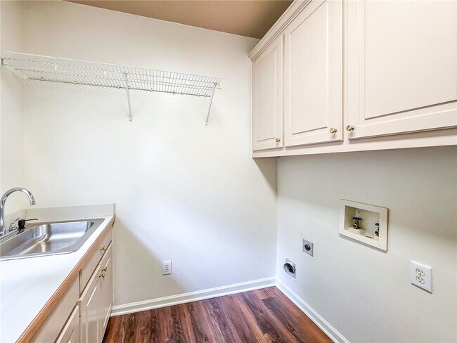 Building Photo - 2502 Oak Hill Overlook