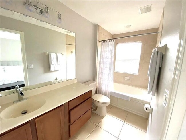 Building Photo - SUPER LOCATION FOR THIS 2 story 3 bdrm TOWNHOUSE!!