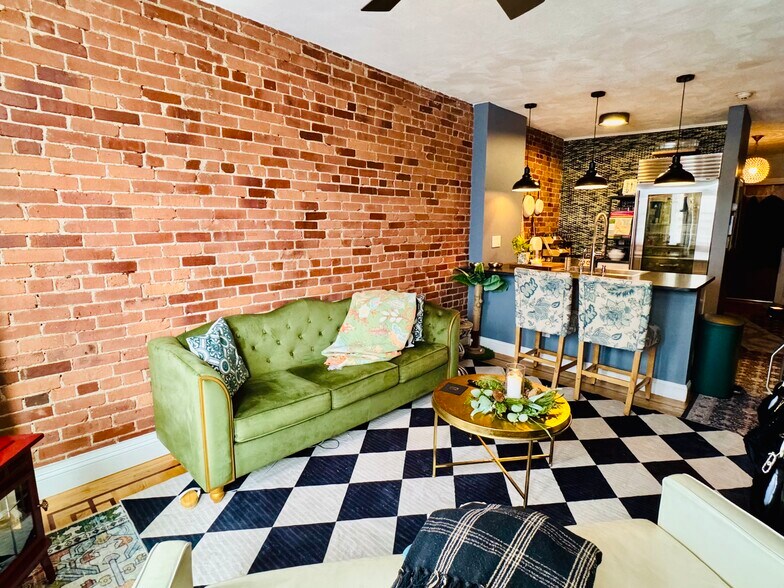 Building Photo - 265 Atwells Ave