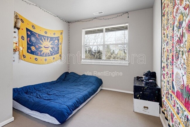 Building Photo - 5 SW Roosevelt Ave