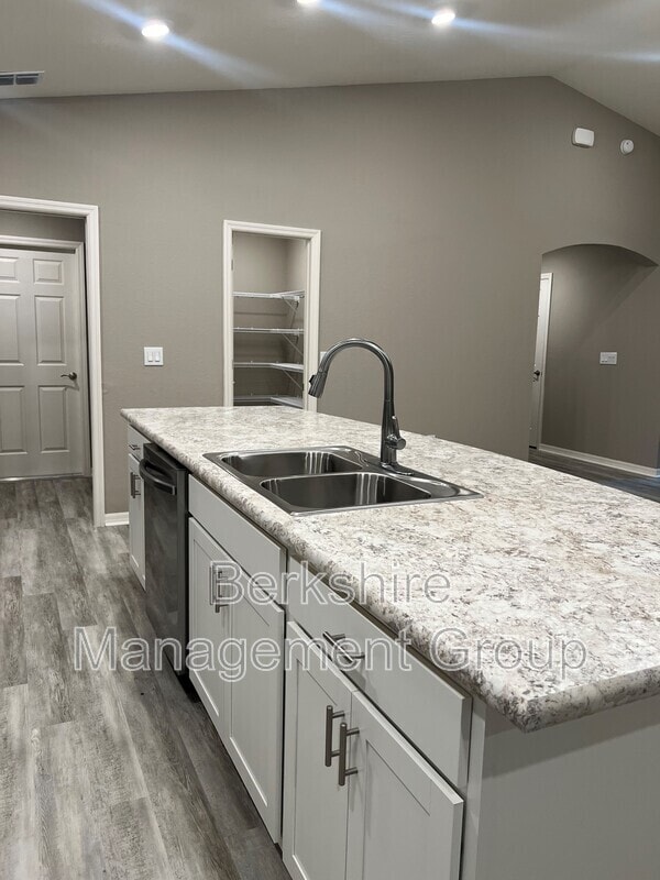 Building Photo - 1136 Brook Meadow Dr