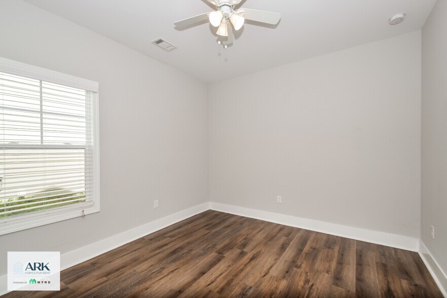 Building Photo - 21 Greyfield Dr