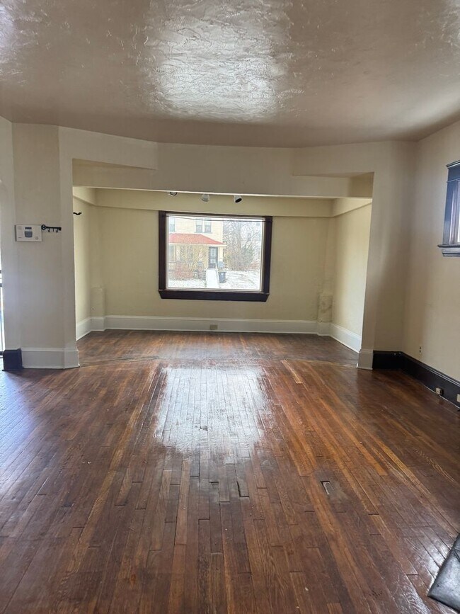 Building Photo - 9402 Pierpont Ave