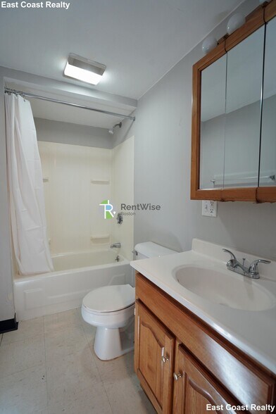 Building Photo - 21 Linden St