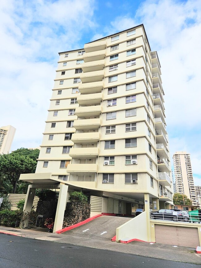 Building Photo - Waikiki Liliuokalani Plaza 2 Bedroom 2 Bat...