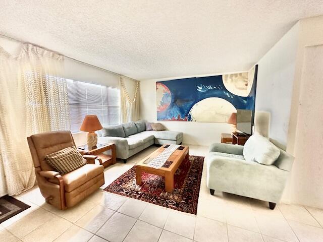 Building Photo - 4014 Newcastle A