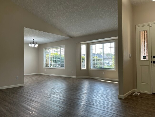 Building Photo - Beautiful Single Family Home in N. Keizer