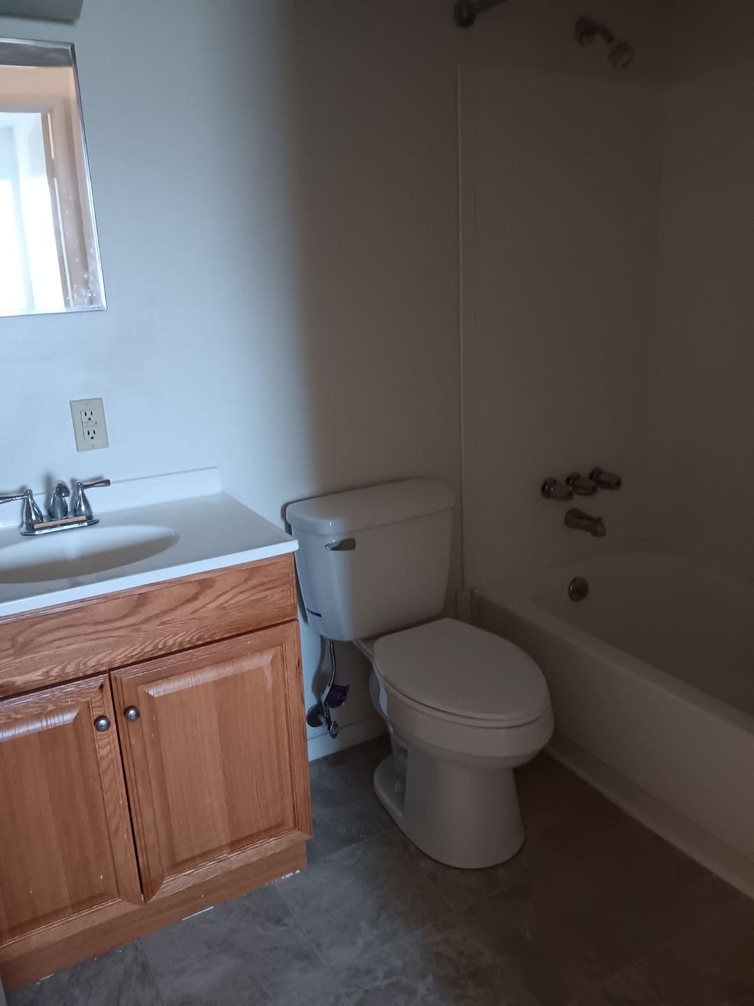 Building Photo - 32 Woodglen Apartment