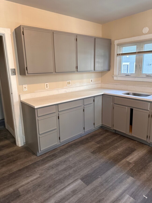 Building Photo - 3243 Washington St