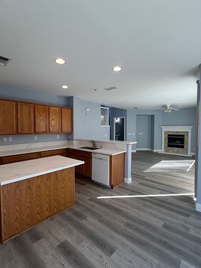 Building Photo - LOVELY REMODELED 4 BEDROOM HOUSE IN N. NAT...