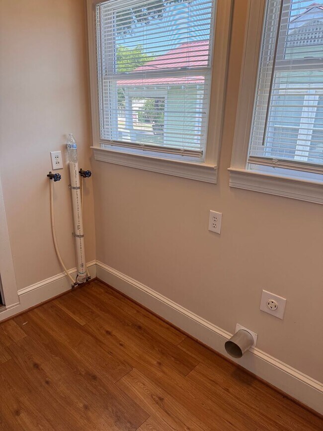 Building Photo - 2 BED, 1 BATH HOME LOCATED A FEW BLOCKS FROM DOWNTOWN ASHEBORO!