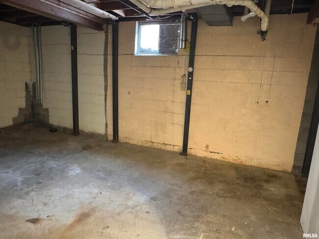 Building Photo - 3319 N Marquette St