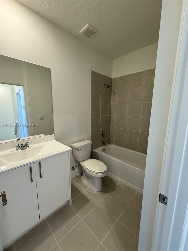 Building Photo - 1111 SE 2nd St