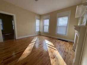 Building Photo - 440 Orchard St