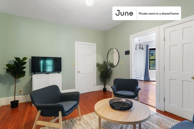Building Photo - Private bedroom in 4 bed/2 bath Home