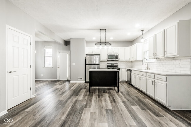 Building Photo - 2525 Central Ave