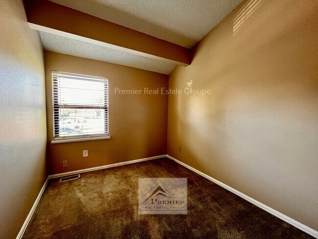 Building Photo - 918 London Green Way