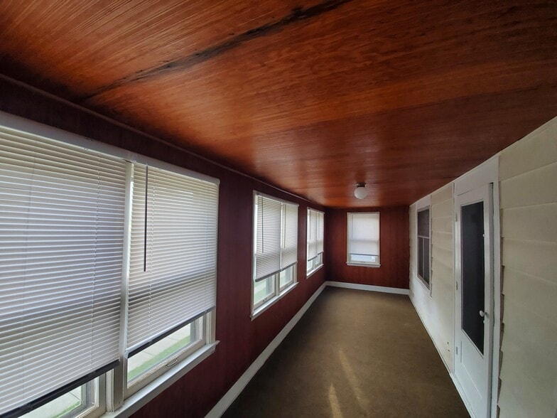 Building Photo - 3518 Schiller Ave
