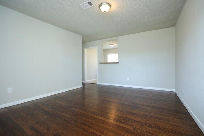 Building Photo - Charming 3 Bedroom Home in Central Houston!