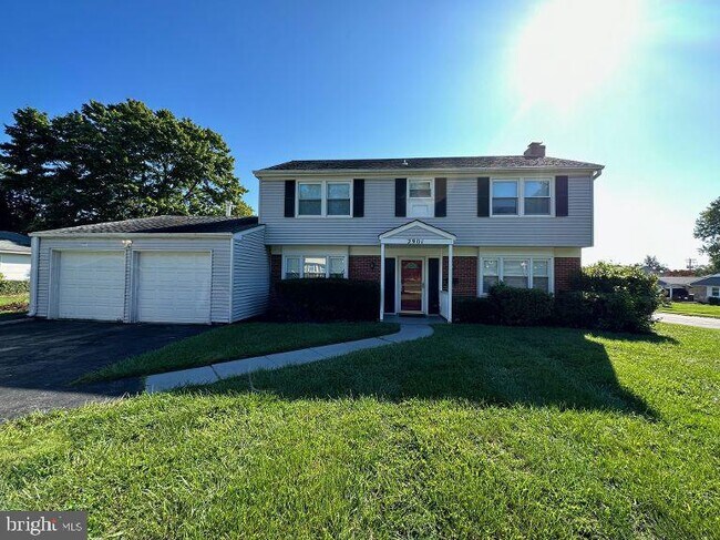 Building Photo - 2901 Tarragon Ln