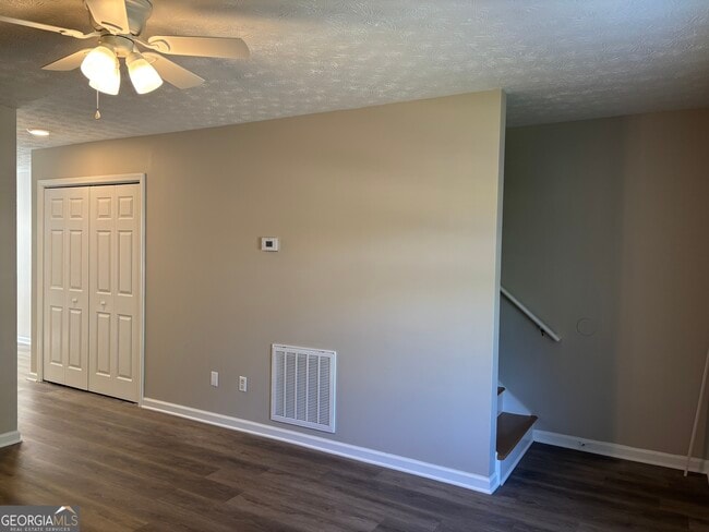 Building Photo - 97 Lily Dr