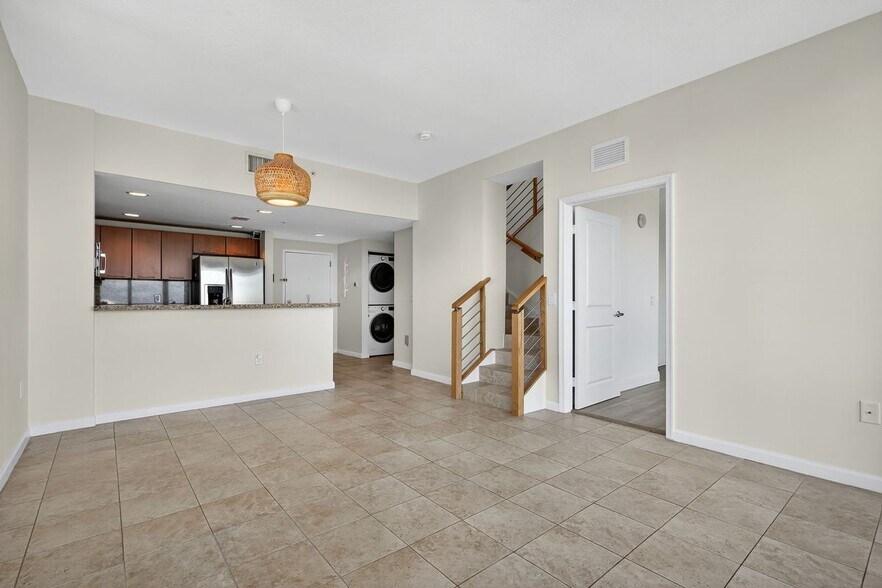 Building Photo - 2021 SW 3rd Ave